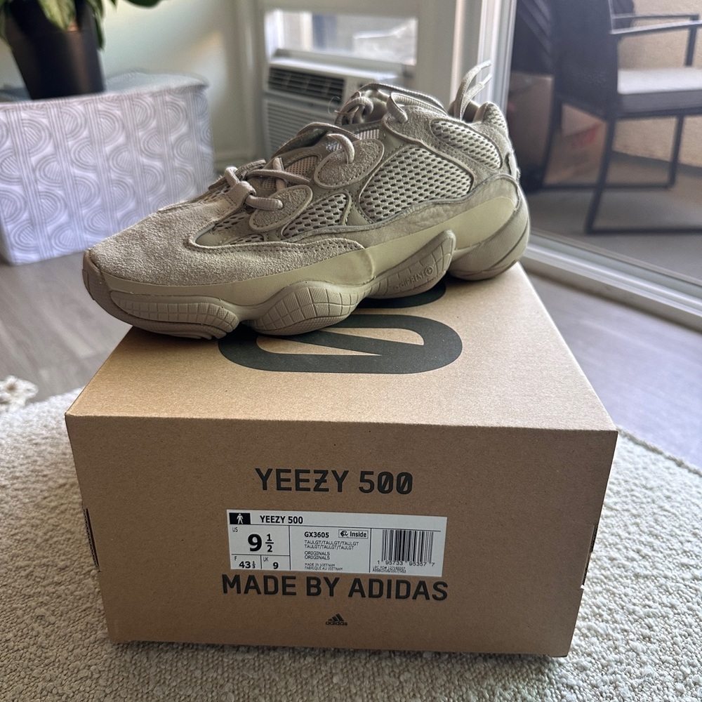 NWT adidas Yeezy 500 - Taupe Light - Size 9.5